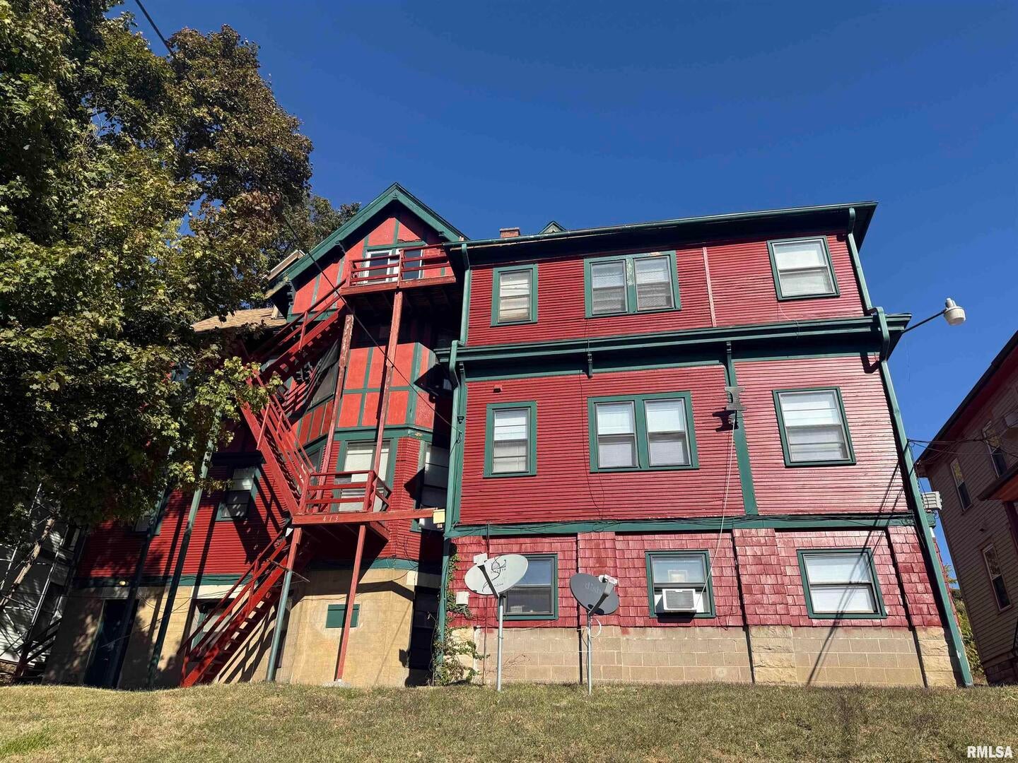 413 W 6TH Street