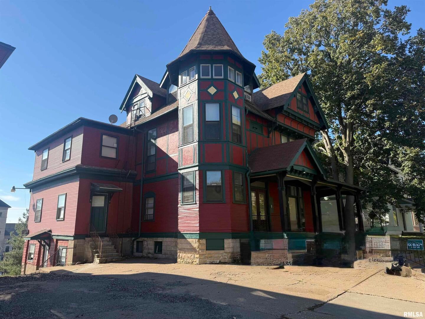 413 W 6TH Street