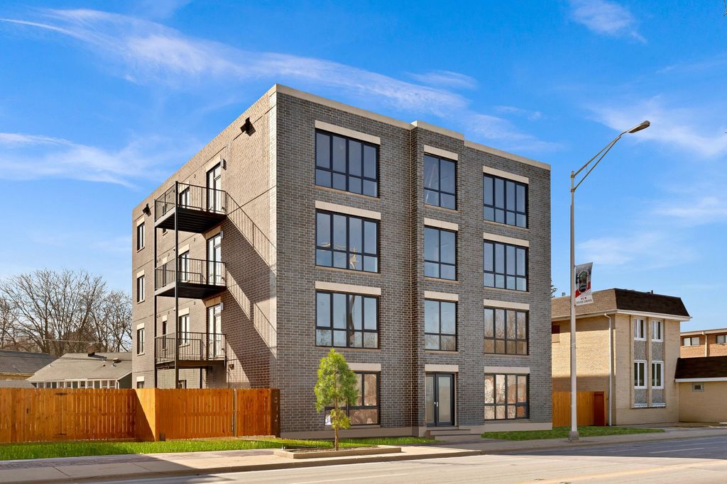 Photo for 8631 W Grand Avenue #4W, River Grove, IL 60171 (MLS # 12483703)