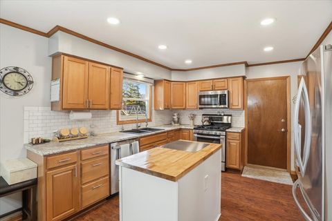 Tiny photo for 38546 N Pine Avenue, Beach Park, IL 60099 (MLS # 12581228)