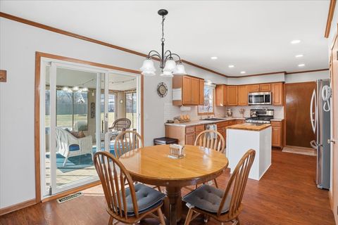 Tiny photo for 38546 N Pine Avenue, Beach Park, IL 60099 (MLS # 12581228)