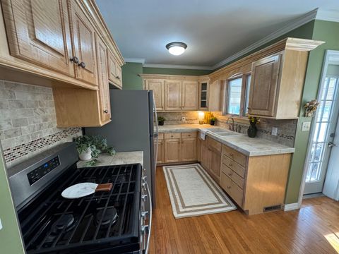 Tiny photo for 2601 7th Street, EastMoline, IL 61244 (MLS # 100000017)