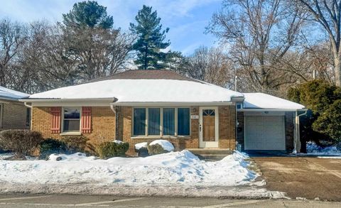 Photo of 2601 7th Street, EastMoline, IL 61244 (MLS # 100000017)