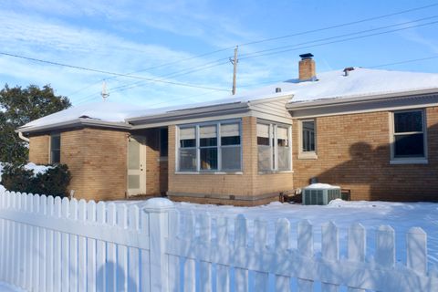 Tiny photo for 2601 7th Street, EastMoline, IL 61244 (MLS # 100000017)