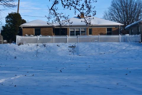 Tiny photo for 2601 7th Street, EastMoline, IL 61244 (MLS # 100000017)