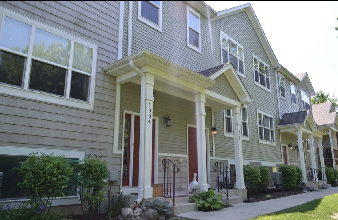 1906 Rena Lane