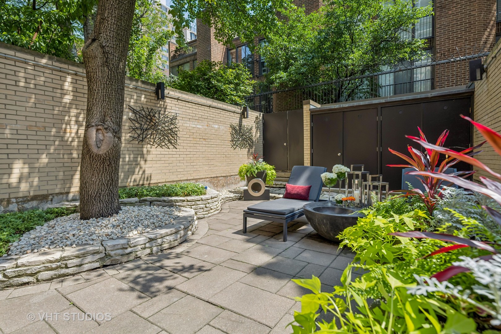65 W Schiller Street