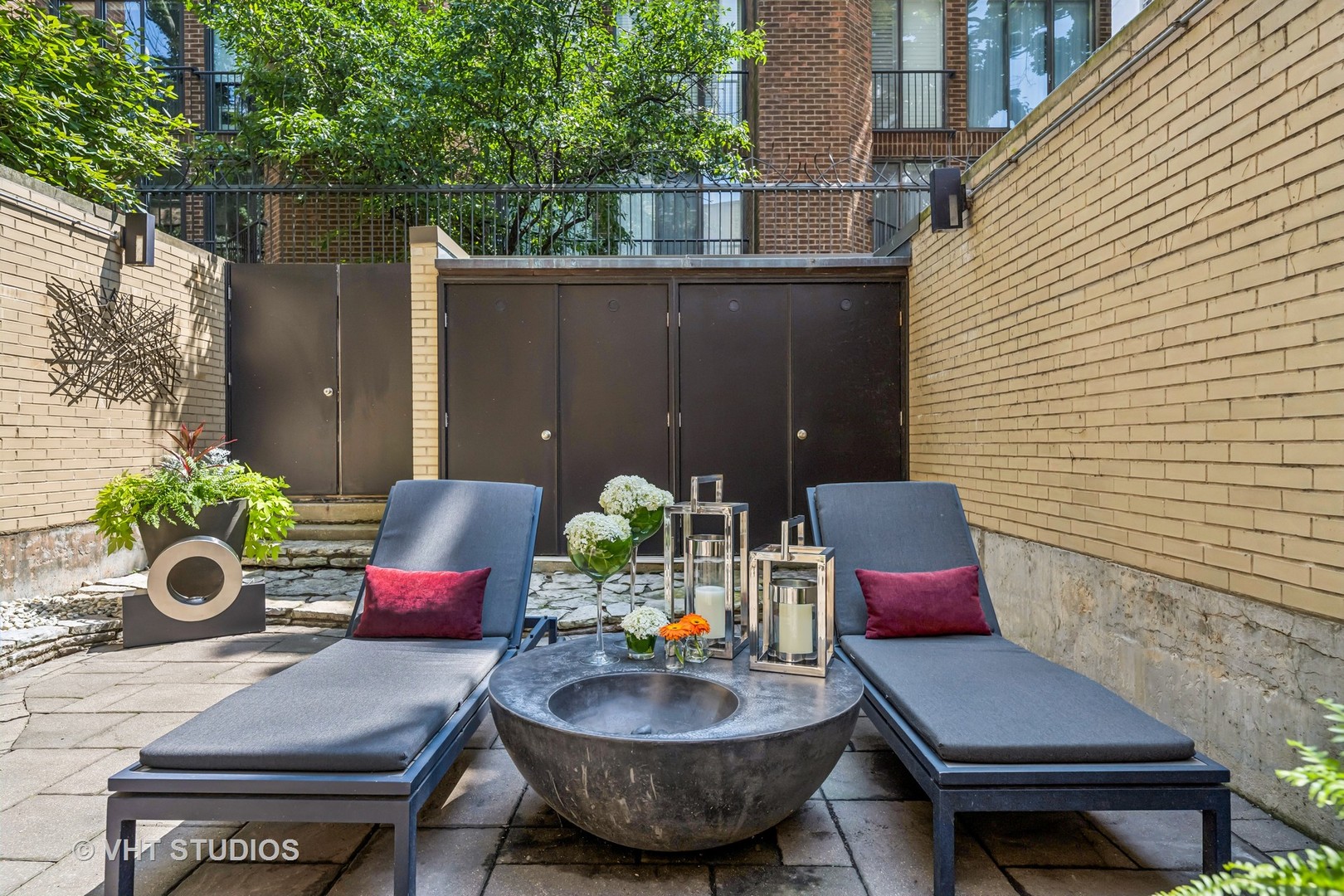 65 W Schiller Street
