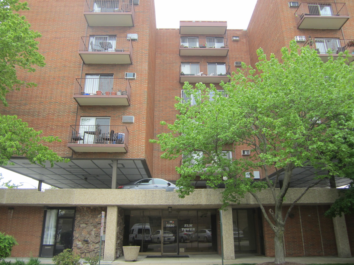 Photo 1 of 22 — 7830 W North Avenue 412, Elmwood Park, IL 60707
