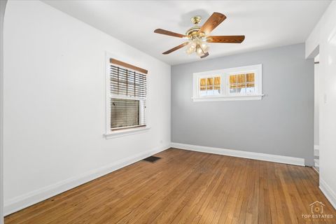 Tiny photo for 304 E Camp Mcdonald Road, Prospect Heights, IL 60070 (MLS # 12597722)