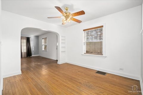 Tiny photo for 304 E Camp Mcdonald Road, Prospect Heights, IL 60070 (MLS # 12597722)