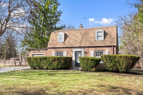 Photo of 304 E Camp Mcdonald Road, Prospect Heights, IL 60070 (MLS # 12597722)