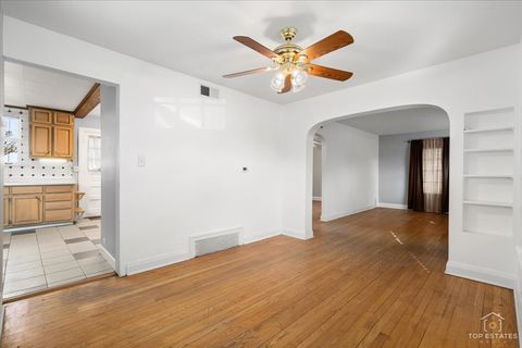 Tiny photo for 304 E Camp Mcdonald Road, Prospect Heights, IL 60070 (MLS # 12597722)