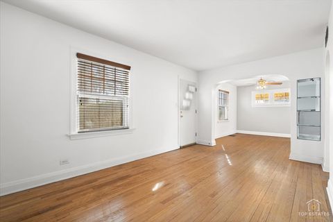 Tiny photo for 304 E Camp Mcdonald Road, Prospect Heights, IL 60070 (MLS # 12597722)