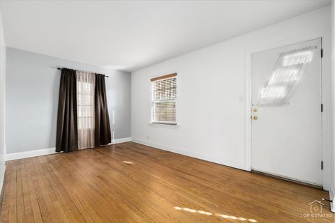 Tiny photo for 304 E Camp Mcdonald Road, Prospect Heights, IL 60070 (MLS # 12597722)