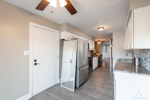 Tiny photo for 9910 Treetop Drive #3904, Orland Park, IL 60462 (MLS # 12497809)