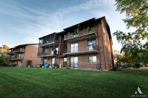 Tiny photo for 9910 Treetop Drive #3904, Orland Park, IL 60462 (MLS # 12497809)