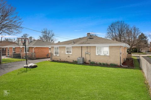 Tiny photo for 4433 Madison Avenue, Brookfield, IL 60513 (MLS # 12603940)