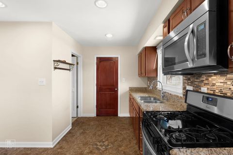 Tiny photo for 4433 Madison Avenue, Brookfield, IL 60513 (MLS # 12603940)