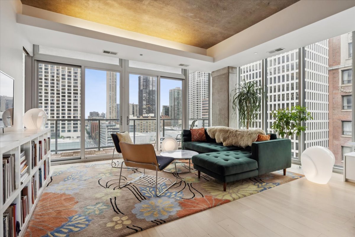 550 N Saint Clair Street 1508