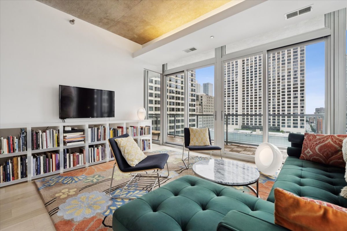 Chicago, Illinois 60611, United States, 3 Bedrooms Bedrooms, ,2 BathroomsBathrooms,Residential,Active,203159