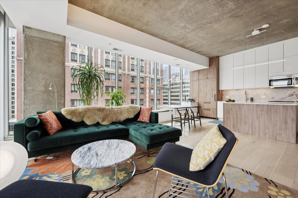 Chicago, Illinois 60611, United States, 3 Bedrooms Bedrooms, ,2 BathroomsBathrooms,Residential,Active,203159