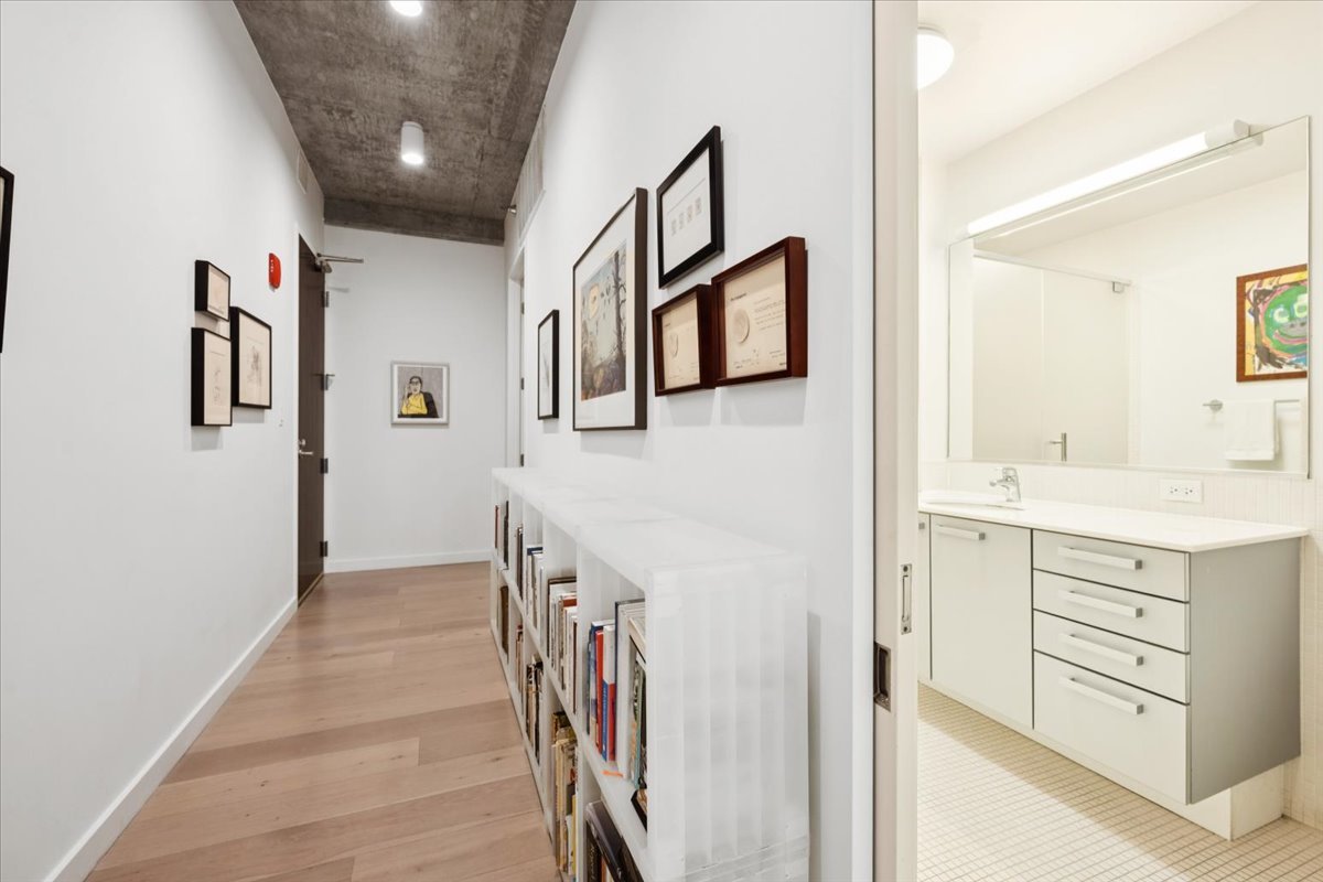 550 N Saint Clair Street 1508