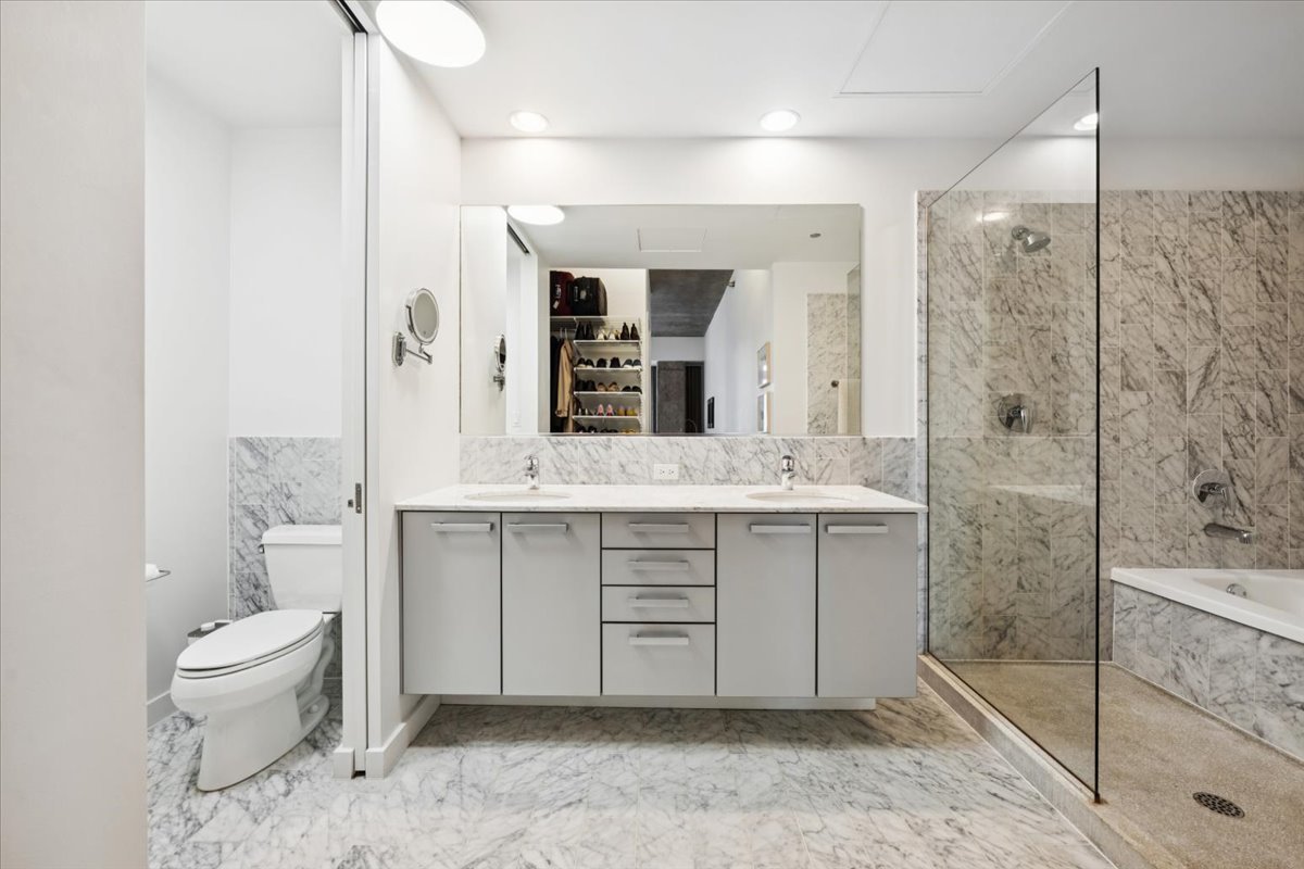 Chicago, Illinois 60611, United States, 3 Bedrooms Bedrooms, ,2 BathroomsBathrooms,Residential,Active,203159