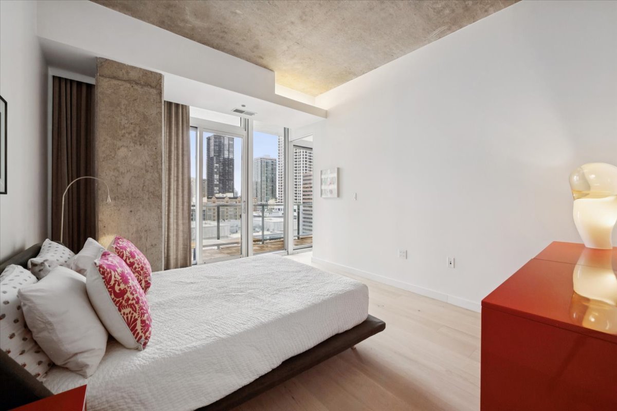 Chicago, Illinois 60611, United States, 3 Bedrooms Bedrooms, ,2 BathroomsBathrooms,Residential,Active,203159