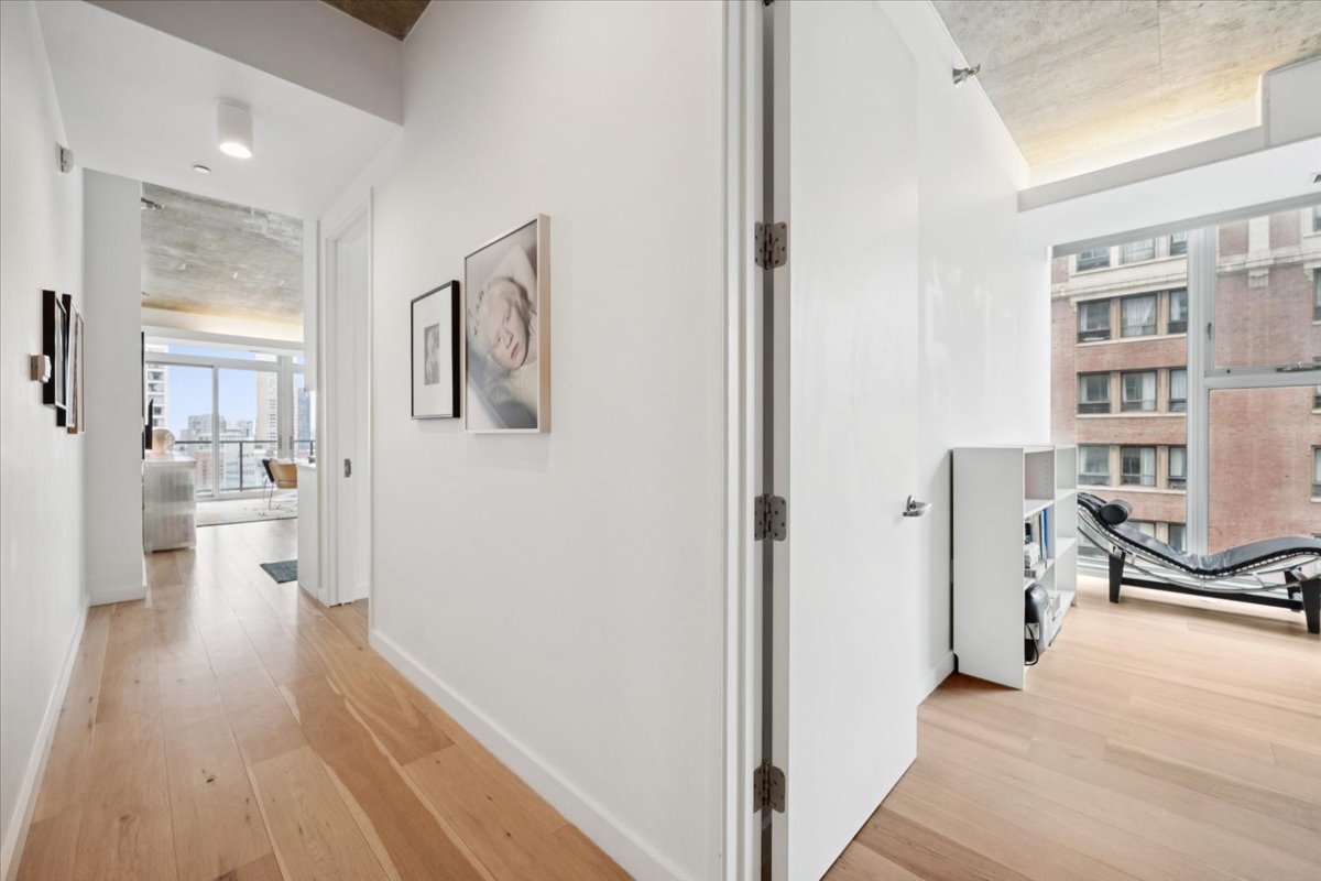550 N Saint Clair Street 1508