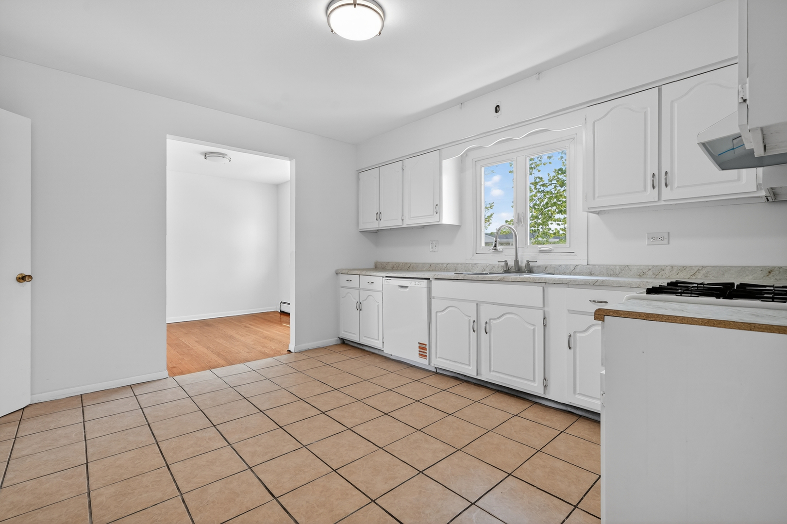 4420 VERNON Avenue