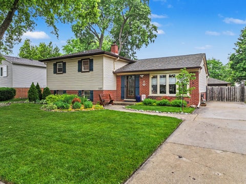 Tiny photo for 1331 N Indigo Drive, Mount Prospect, IL 60056 (MLS # 12661862)