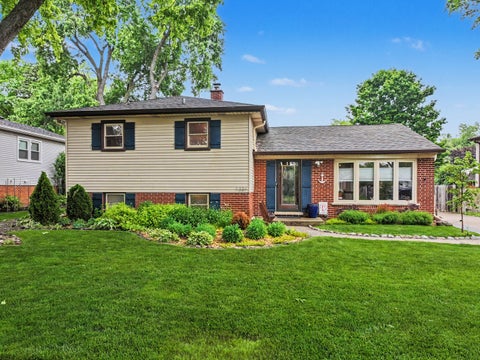 Photo of 1331 N Indigo Drive, Mount Prospect, IL 60056 (MLS # 12661862)