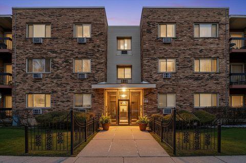 Photo of 420 S HOME Avenue #107N, Oak Park, IL 60302 (MLS # 12585586)