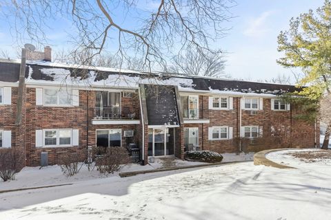 Photo of 2331 Ogden Avenue #4, Downers Grove, IL 60515 (MLS # 12552419)