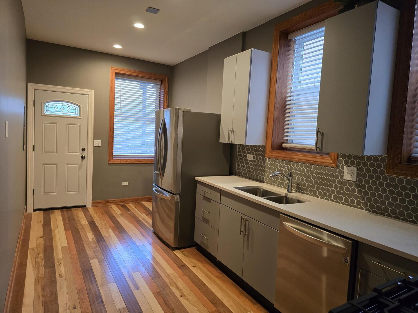 4414 N Clark Street 3