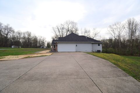 Tiny photo for 12139 E Hutchison Road, Mt Vernon, IL 62864 (MLS # 12616452)