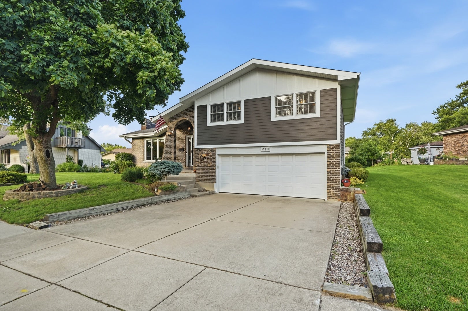 919 Hillview Drive