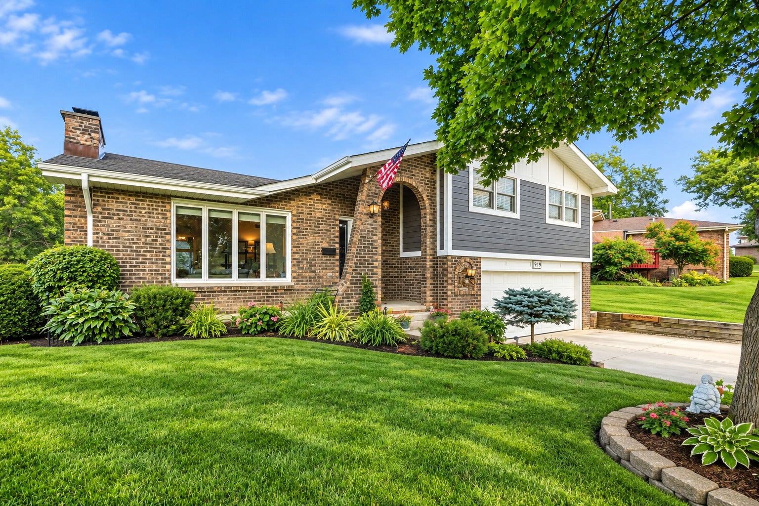 919 Hillview Drive