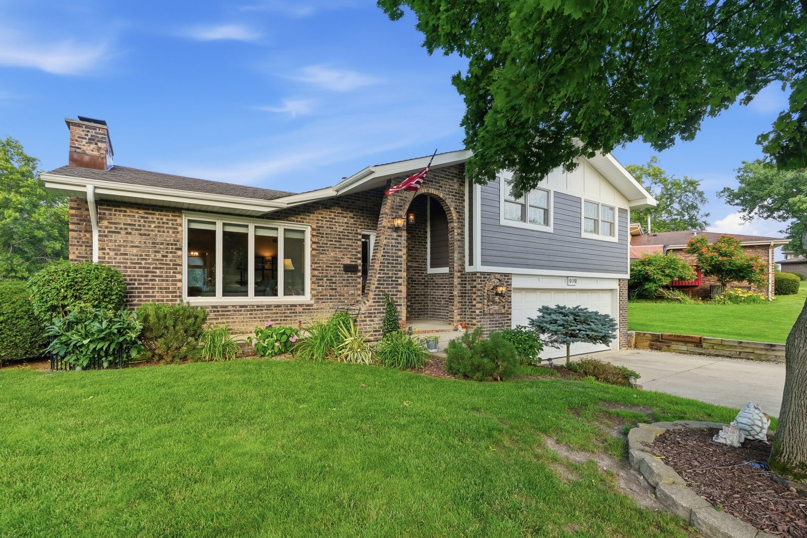 919 Hillview Drive