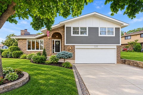 Photo of 919 Hillview Drive, Lemont, IL 60439 (MLS # 12725451)