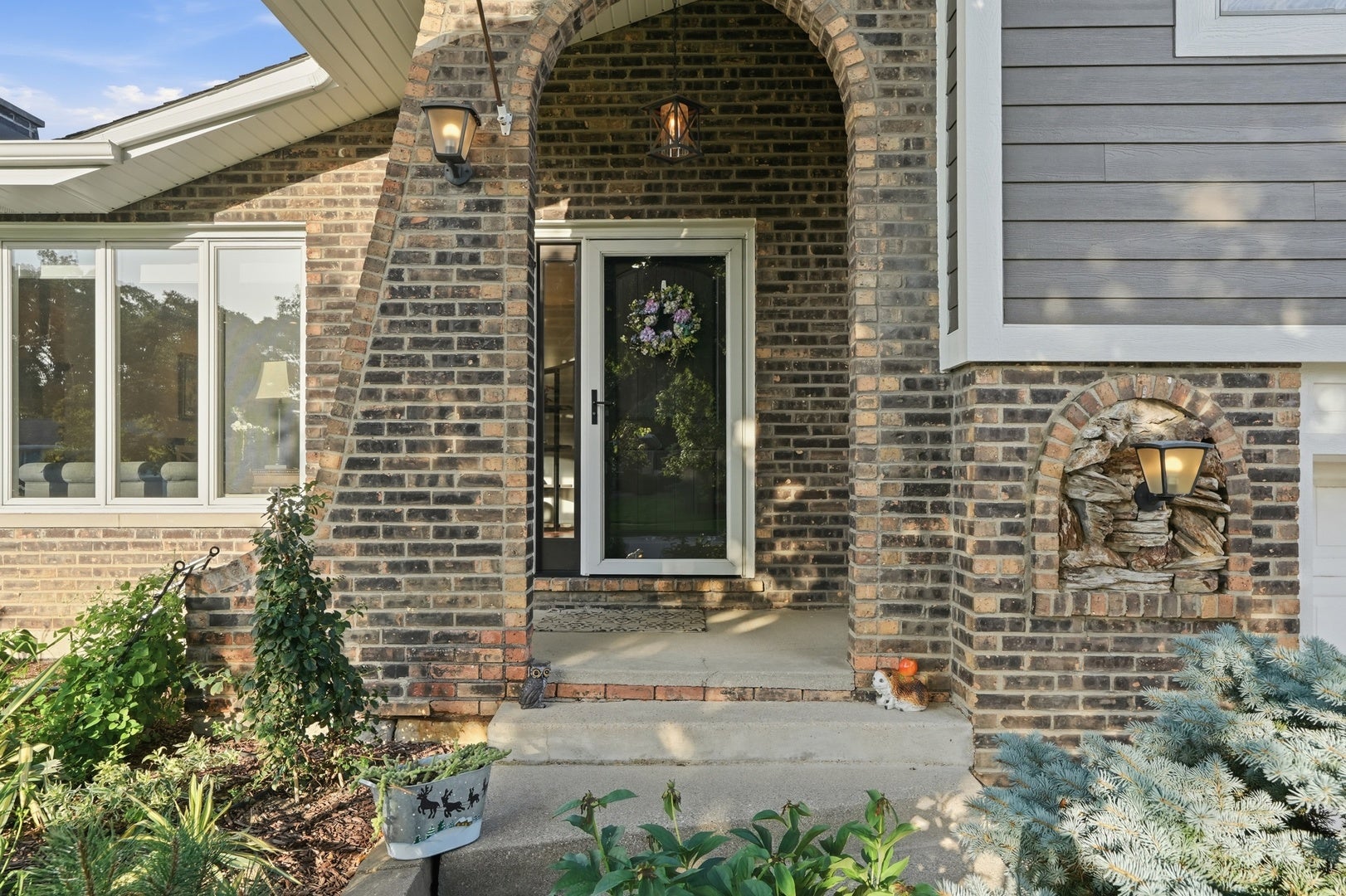 919 Hillview Drive