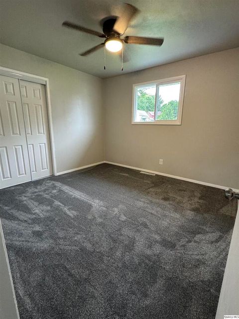 Tiny photo for 1700 Washington ST, Quincy, IL 62301 (MLS # 12656467)