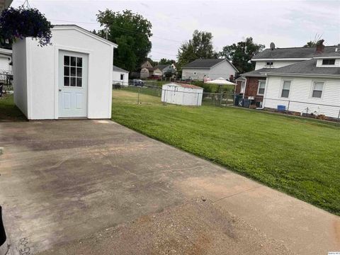 Tiny photo for 1700 Washington ST, Quincy, IL 62301 (MLS # 12656467)