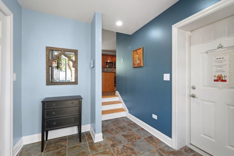 Tiny photo for 2 Algonquin Road, Clarendon Hills, IL 60514 (MLS # 12645994)