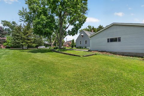Tiny photo for 115 60TH Street, Downers Grove, IL 60516 (MLS # 12688036)