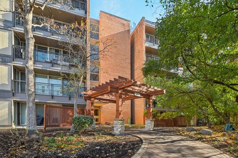 Tiny photo for 5900 Oakwood Drive #1K, Lisle, IL 60532 (MLS # 12516203)