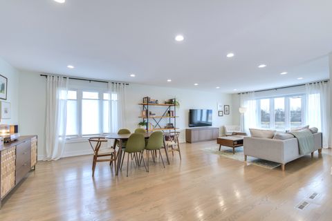 Tiny photo for 558 N Oaklawn Avenue, Elmhurst, IL 60126 (MLS # 12584188)