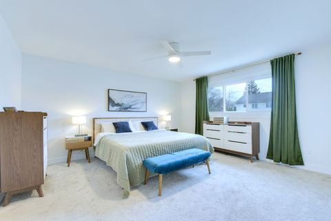 Tiny photo for 558 N Oaklawn Avenue, Elmhurst, IL 60126 (MLS # 12584188)