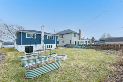 Tiny photo for 558 N Oaklawn Avenue, Elmhurst, IL 60126 (MLS # 12584188)